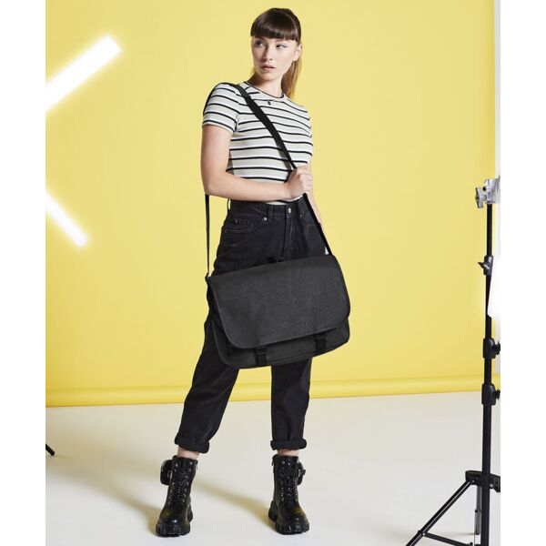 Two-tone digital messenger Thumbnail